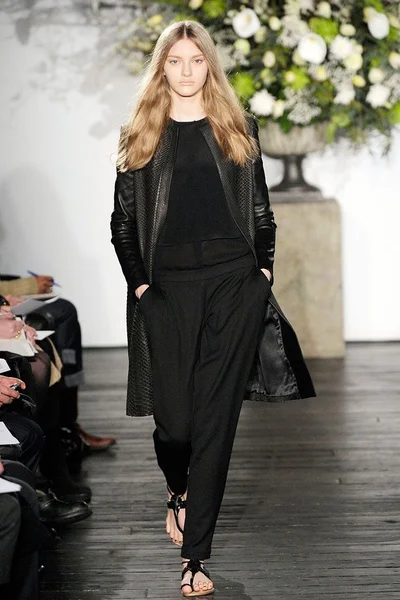 Look 16